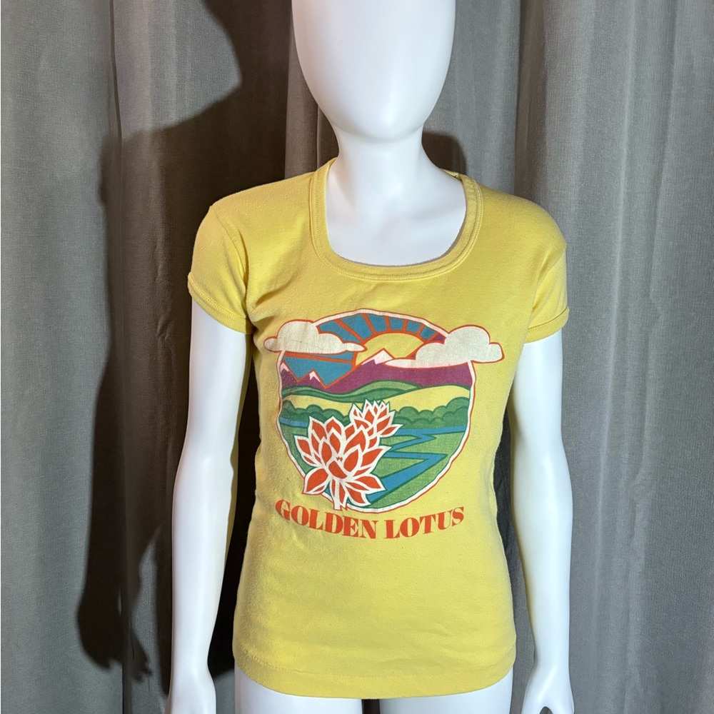 Vintage Yellow Fitted Graphic Short Sleeve Tee